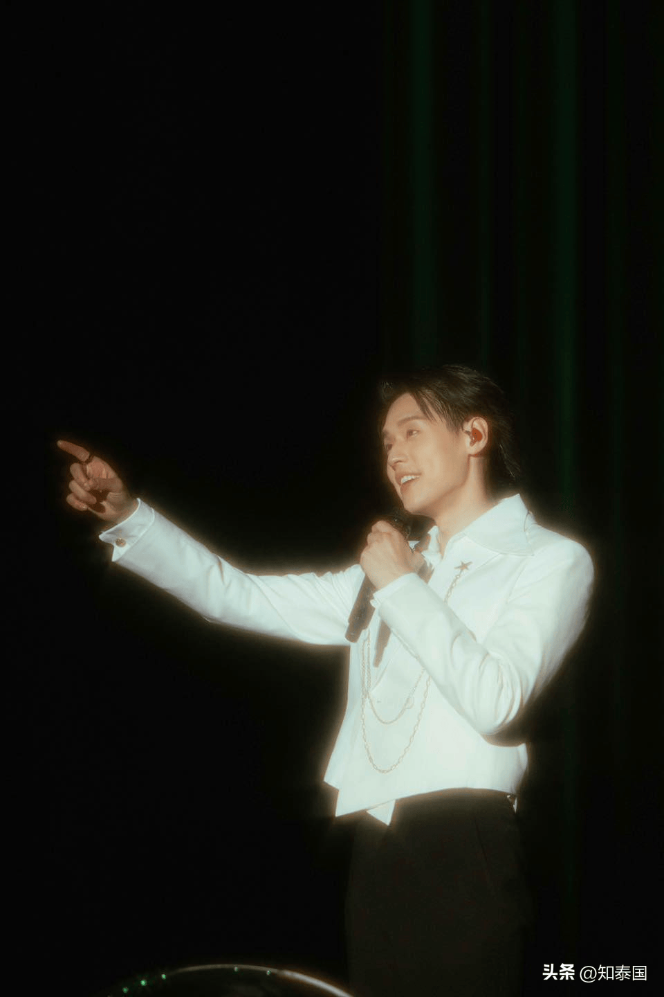 原创首位在华举办演唱会泰星billkin大获成功逾60000中粉奔赴现场