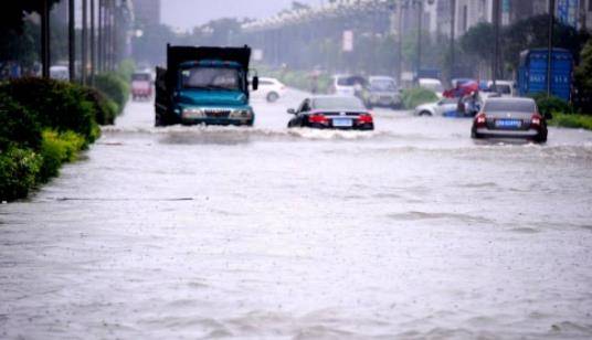 广西特大暴雨破纪录一对母子不幸被雷电击中多地启动应急预案