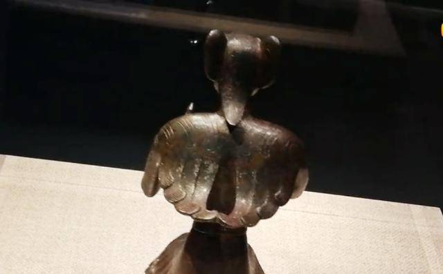 西安老农挖出疑似"外星文物",其真实身份至今众说纷纭_羽人_青铜器