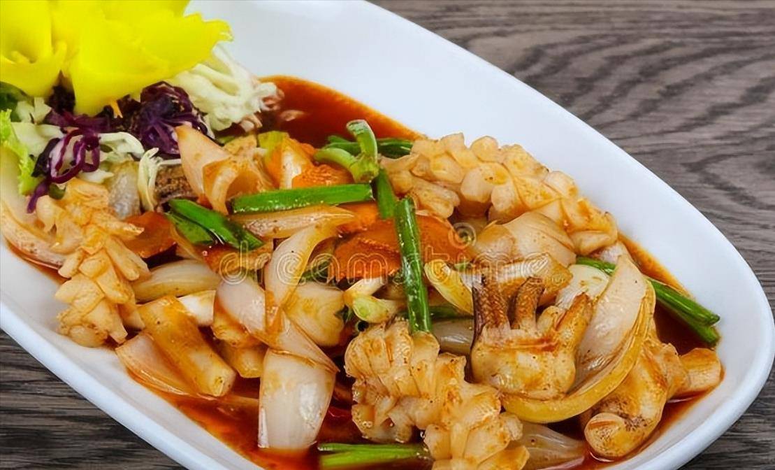 泡发的速度会非常快,看似挺好的做法,实际上泡发好的鱿鱼,效果是很差