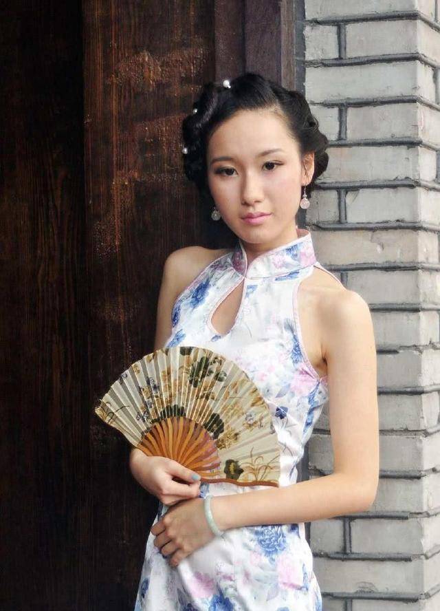 参考文献:《袁克文传》,《袁世凯女儿袁静雪回忆袁寒云》