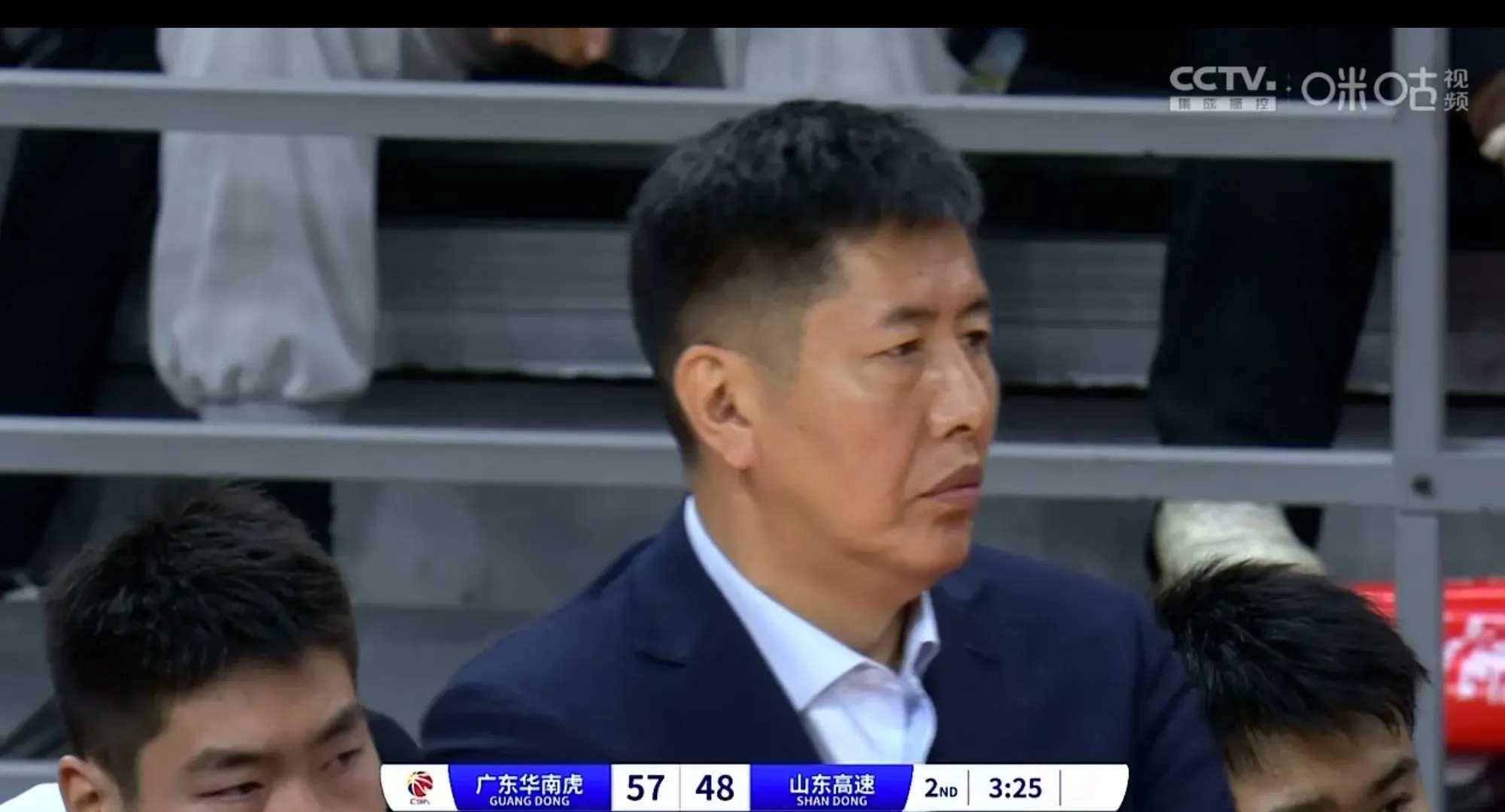 原创球员无视丁伟无意驱逐裁判陶汉林动作较大外援贡献满满篮