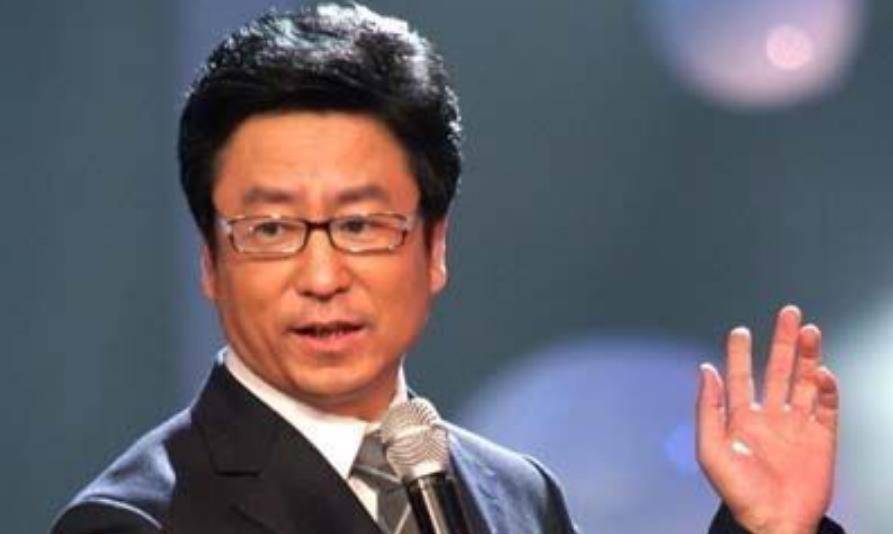 原创电视一哥白岩松患病5年如今52岁近况看起来很惋惜