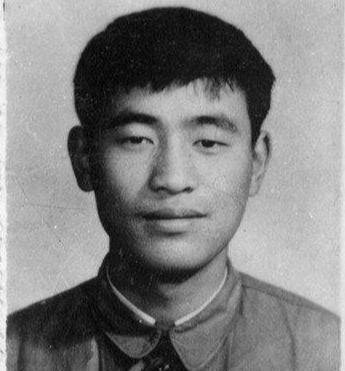 51年前,他为了两根电线杆而牺牲,战友为其守墓36年感动无数国人_陈健