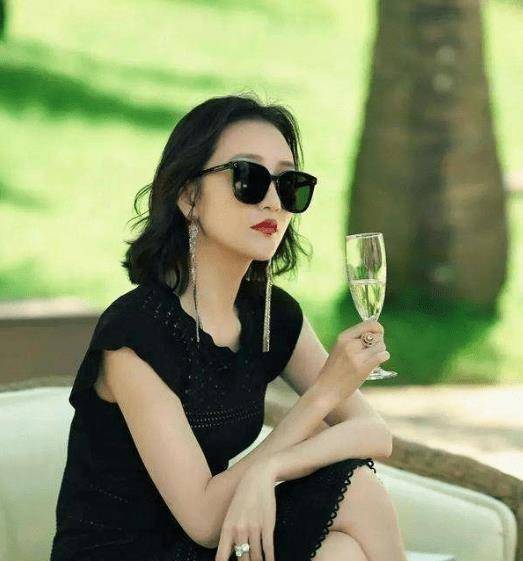 原创6年过去了,杨幂和王鸥的处境之差一目了然