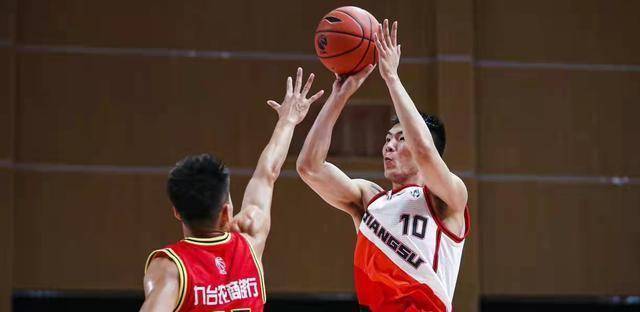 原创原创7分完胜李楠率队取得开门红22岁小将狂轰209江苏未来可期