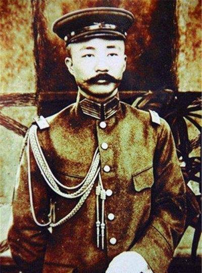 民国这位军事家,因垂涎弟媳美貌杀害弟弟,后和弟媳连生十个孩子_李烈