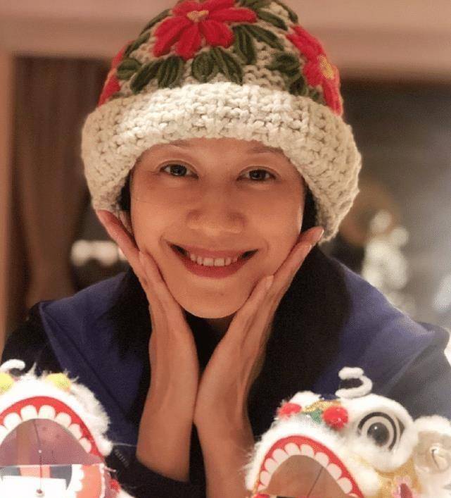 近日她分享了一组照片,与15年前扮演祝无双时的形象相比较,看起来确实