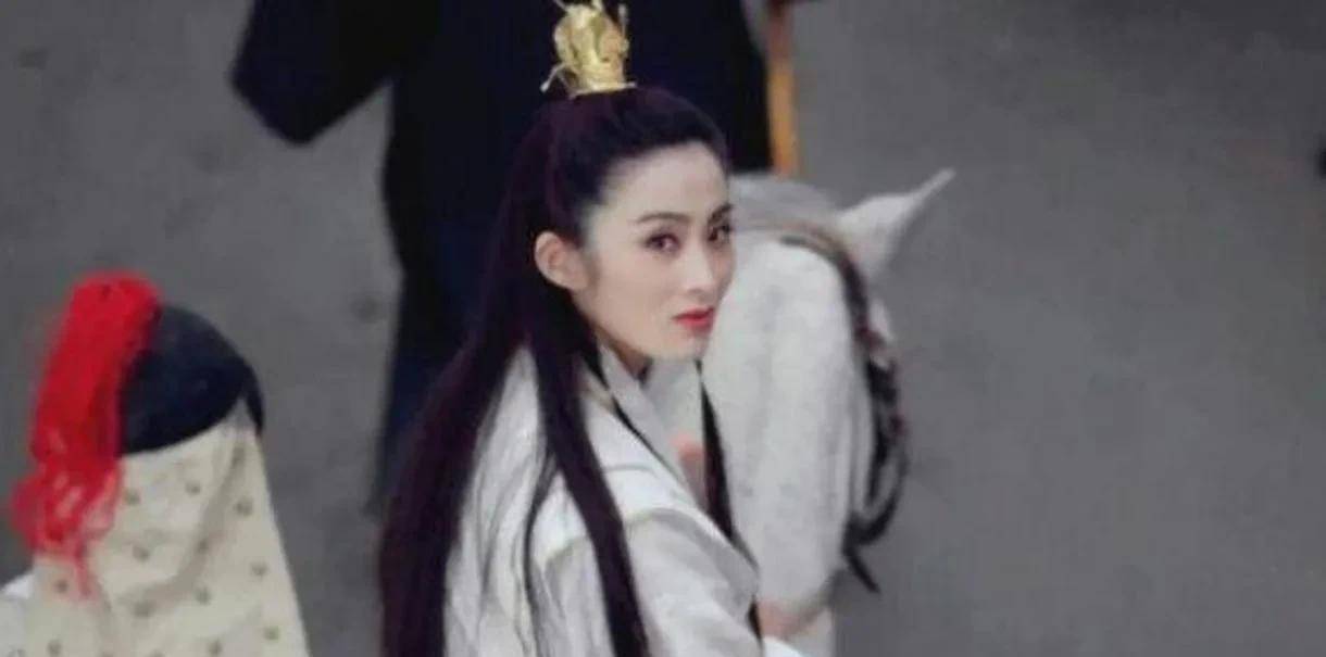 53岁"港圈女神"和二婚老公秀恩爱,曾被小燕子"截胡"男友_张敏_向华胜