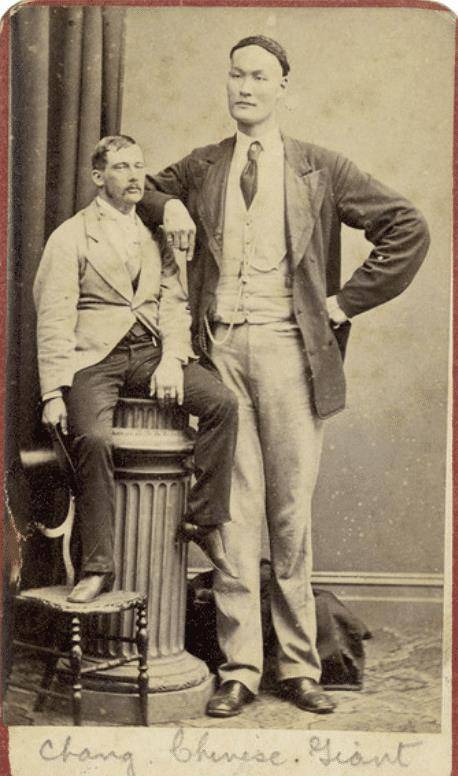 原创清朝巨人詹世钗身高3米19娶英国老婆生下三子后人现状怎样