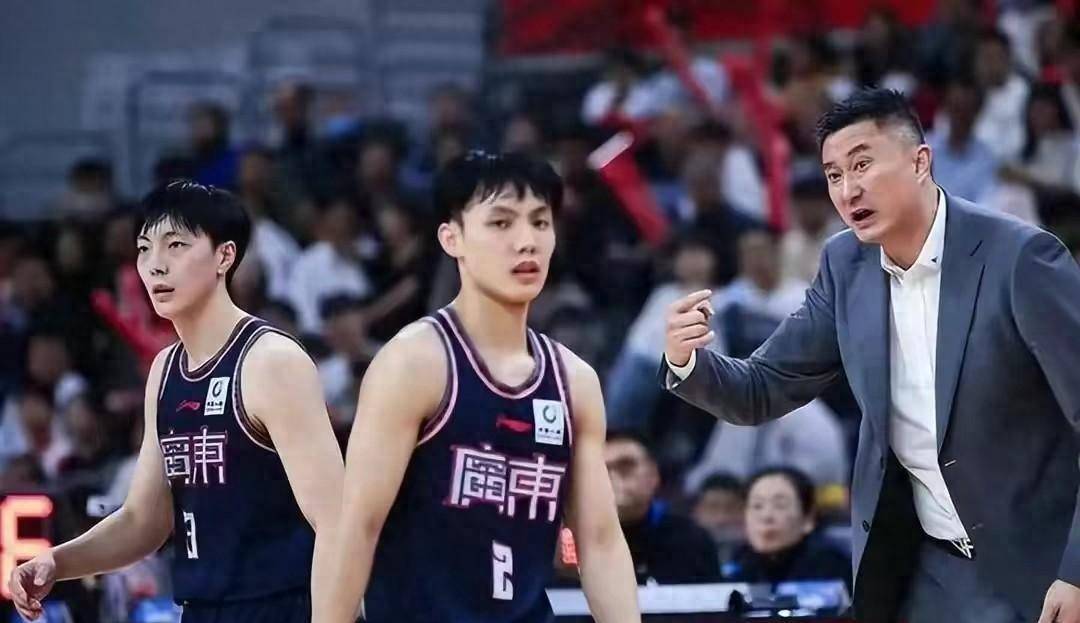 全队状态爆表周琦1710胡明轩21分广东13178大胜广厦