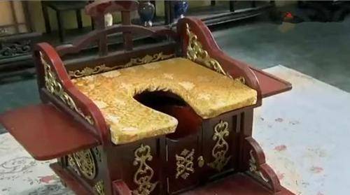 69▲慈禧的"官房"上层贵族使用官房,其余普通的太监以及宫女怎么办