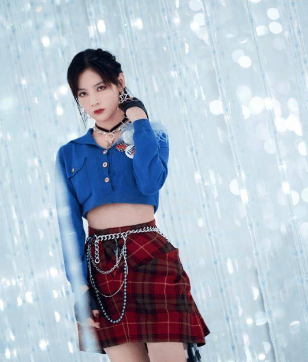 原创赵粤太敢穿了拿三分裙配系带靴谁还敢说是大象腿