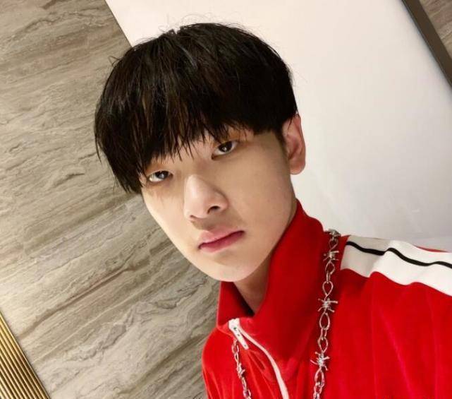 原创周震南发声后粉丝行为魔怔号召控评举报路人还压维权业主热转黑白