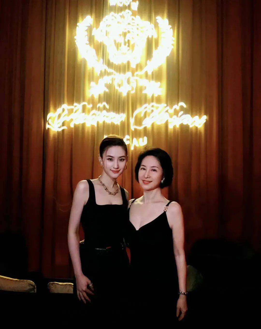 二三房出大美人,四房女儿少了几分贵气_超凤_何超琼_五官