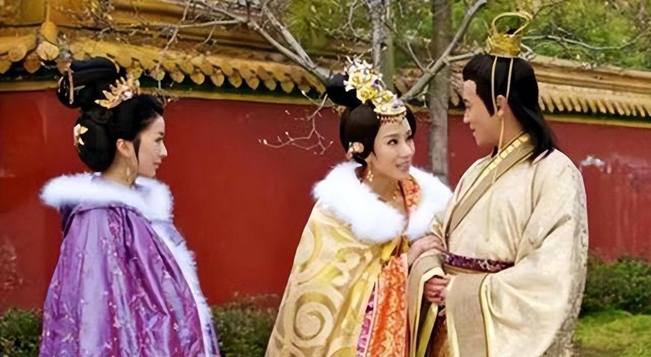 剧照:柏贤妃,明宪宗和万贵妃朱见深登基后不久,三十四岁的万贞儿怀孕