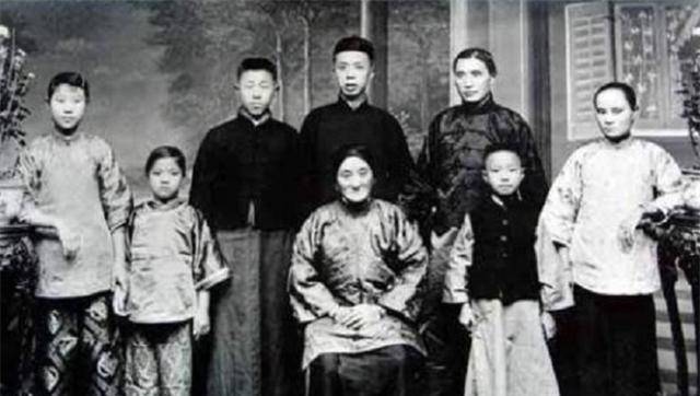 他靠倒卖文物发大财,娶15岁娇妻,与36岁岳母暧昧,最终魂断异国_卢芹斋