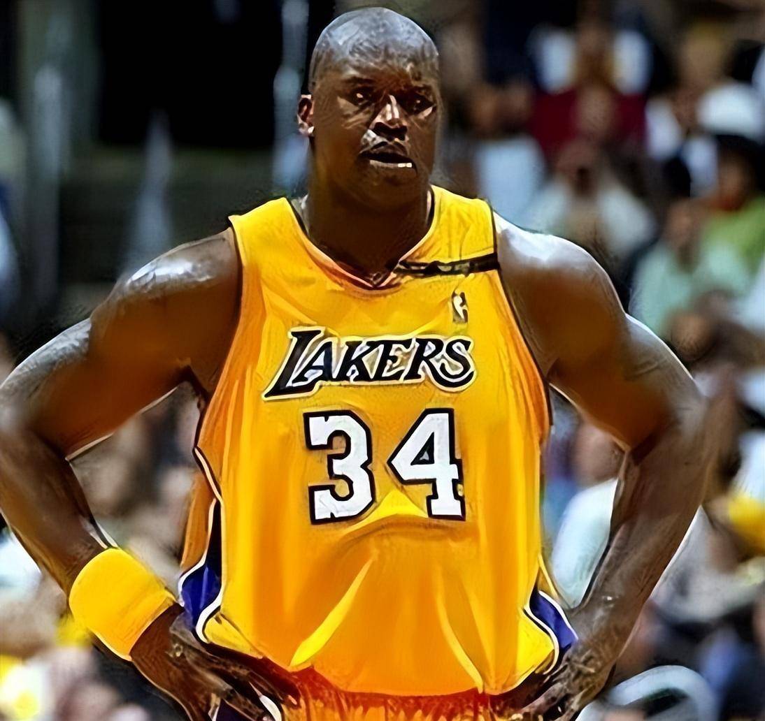 乔丹,毋庸置疑吧,相信没人会说什么,连续两次三连冠,相信如果没有中间