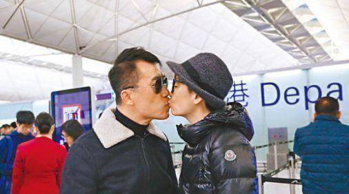 最后希望伍咏薇可以和老公永远的幸福下去吧!