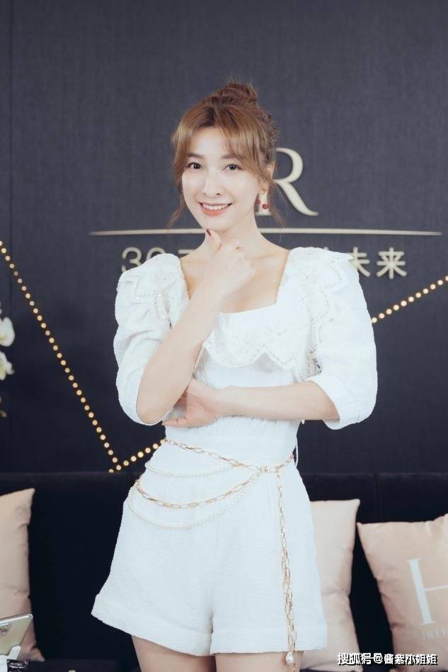 吴昕饱满性感韵味十足