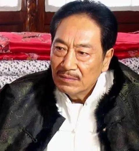 是人人尊敬的老戏骨,是《闯关东》中的潘五爷,是《打狗棍》中的反派"