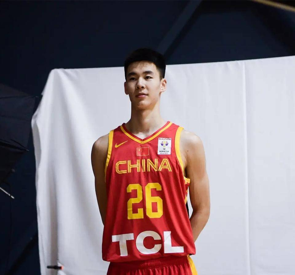 原创第二次犯错这次恐涉嫌违法他可是最有希望打进nba的中国后卫