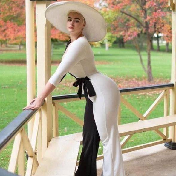 看到这位大码模特,肥胖的你还在因为身体胖而自卑吗?