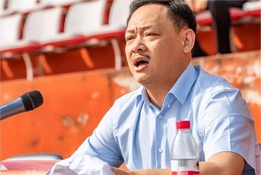 奥运举重冠军占旭刚退役后迎娶初恋空姐已是副厅干部未来可期