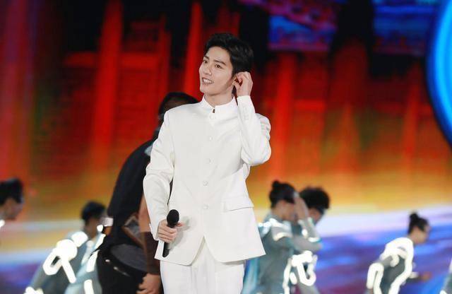 另一方面,在官方公布的详细数据单里,肖战和黄景瑜主演的《王牌部队》