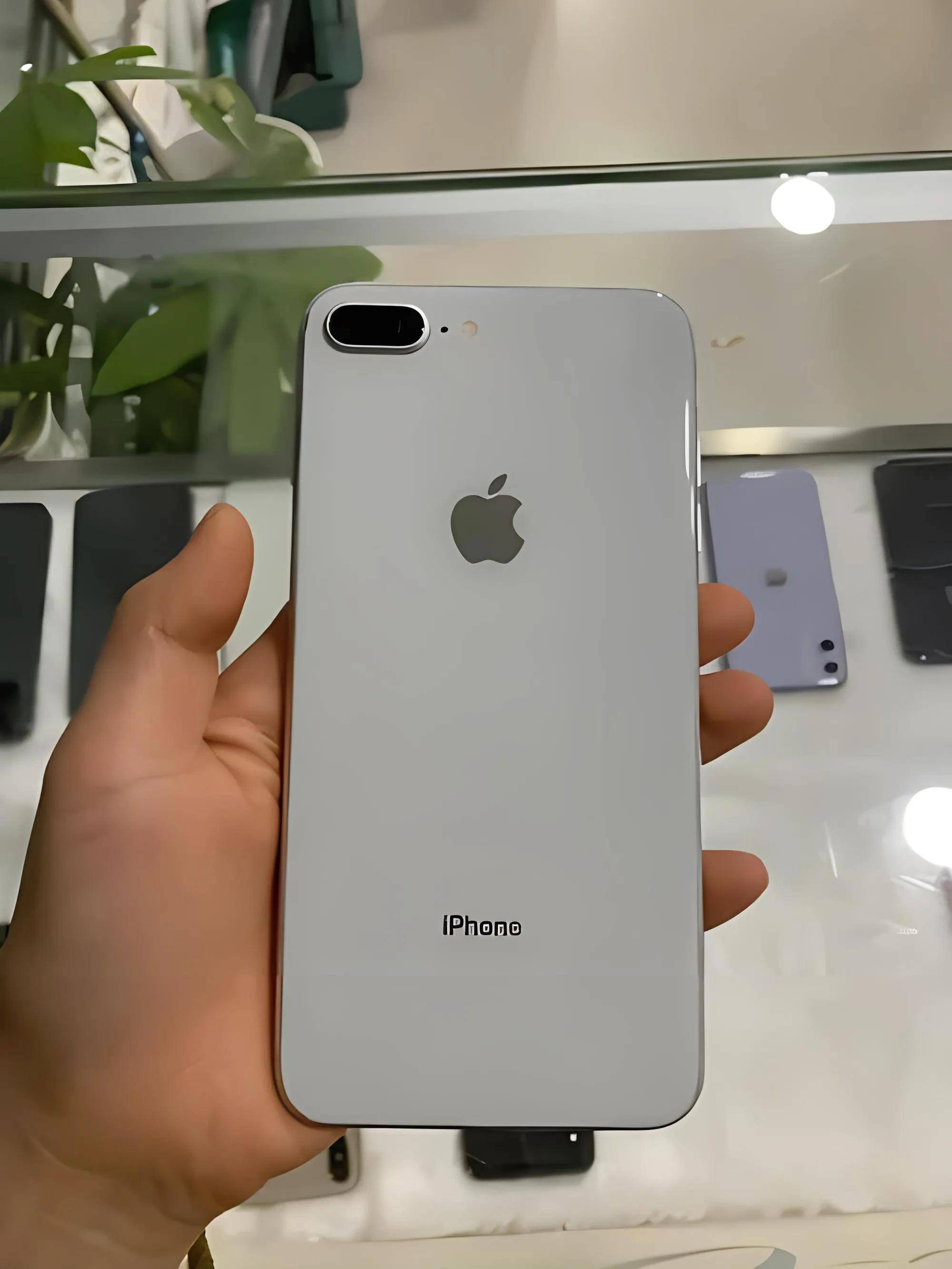 和iphone8p同时发布的还有iphonex,因为iphonex是苹果第一款全面屏
