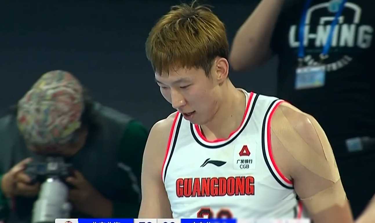 原创广东9连胜中徐杰因受伤退赛全场5打7解说一度支持北京