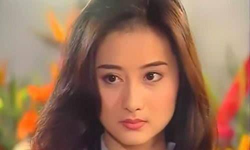 琼瑶阿姨在拍摄《还珠格格》的时候,本来也想将小燕子这个角色给