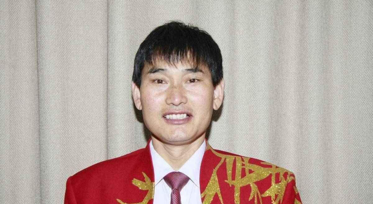 原创原创50岁的大衣哥朱之文捐款140万上热搜拜托你不要当老好人了