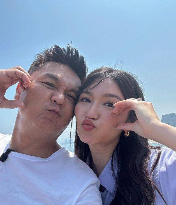 好事将近香港星二代突晒低胸性感婚纱圈内好友争相送祝福