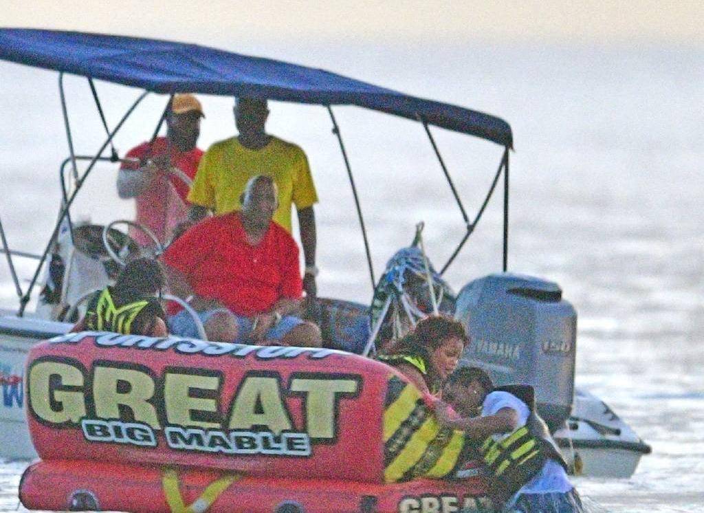 被蕾姐一把捞了上来,女友力爆表啊_rocky_橡皮艇_歌迷