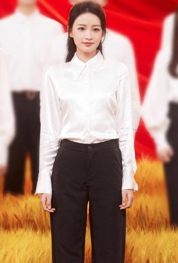 原创孙怡哪像生过娃穿漆皮长靴腿瘦似竹竿李沁都做不到