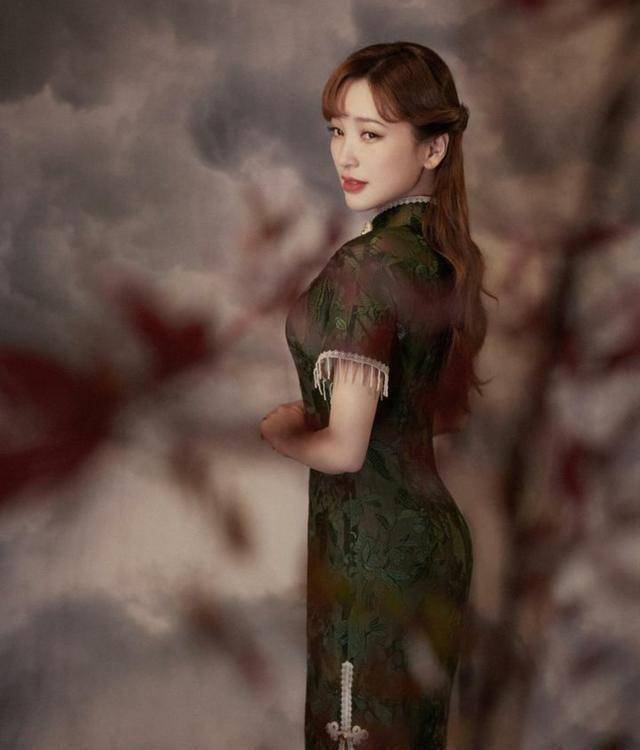 原创原创37岁金莎旗袍装太惊艳前凸后翘人美歌甜理想男友遭父亲吐槽