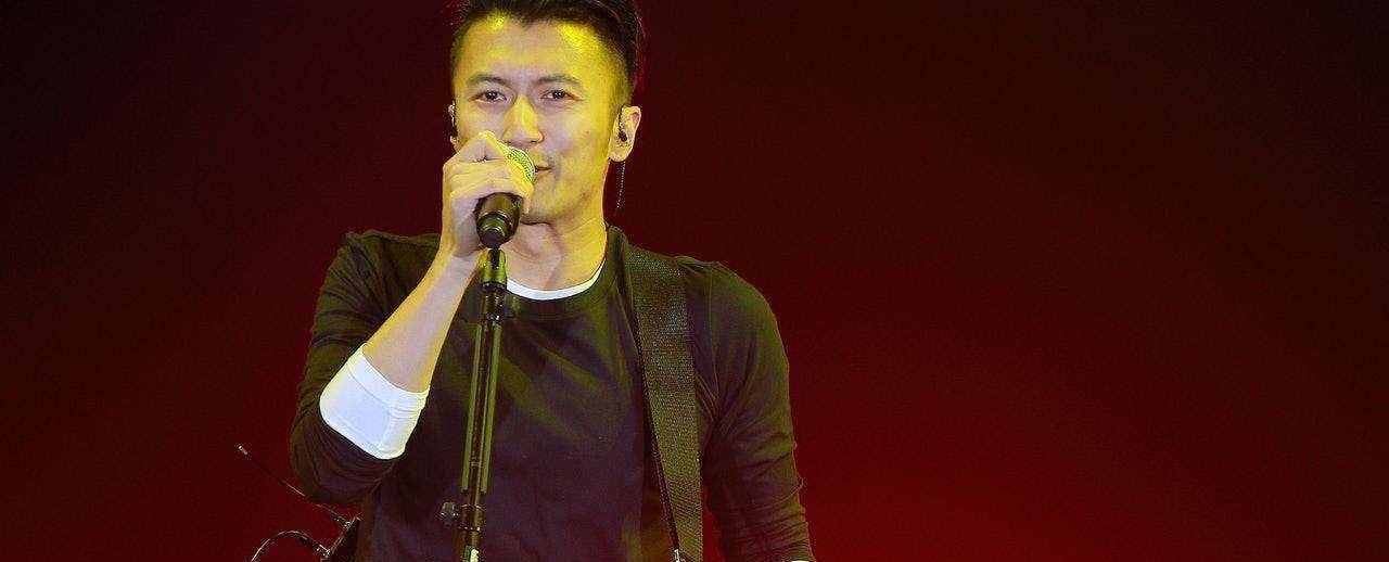 原创39岁的张柏芝跨年:"我曾走上峰顶,也曾跌落崖底"_谢霆锋_孩子