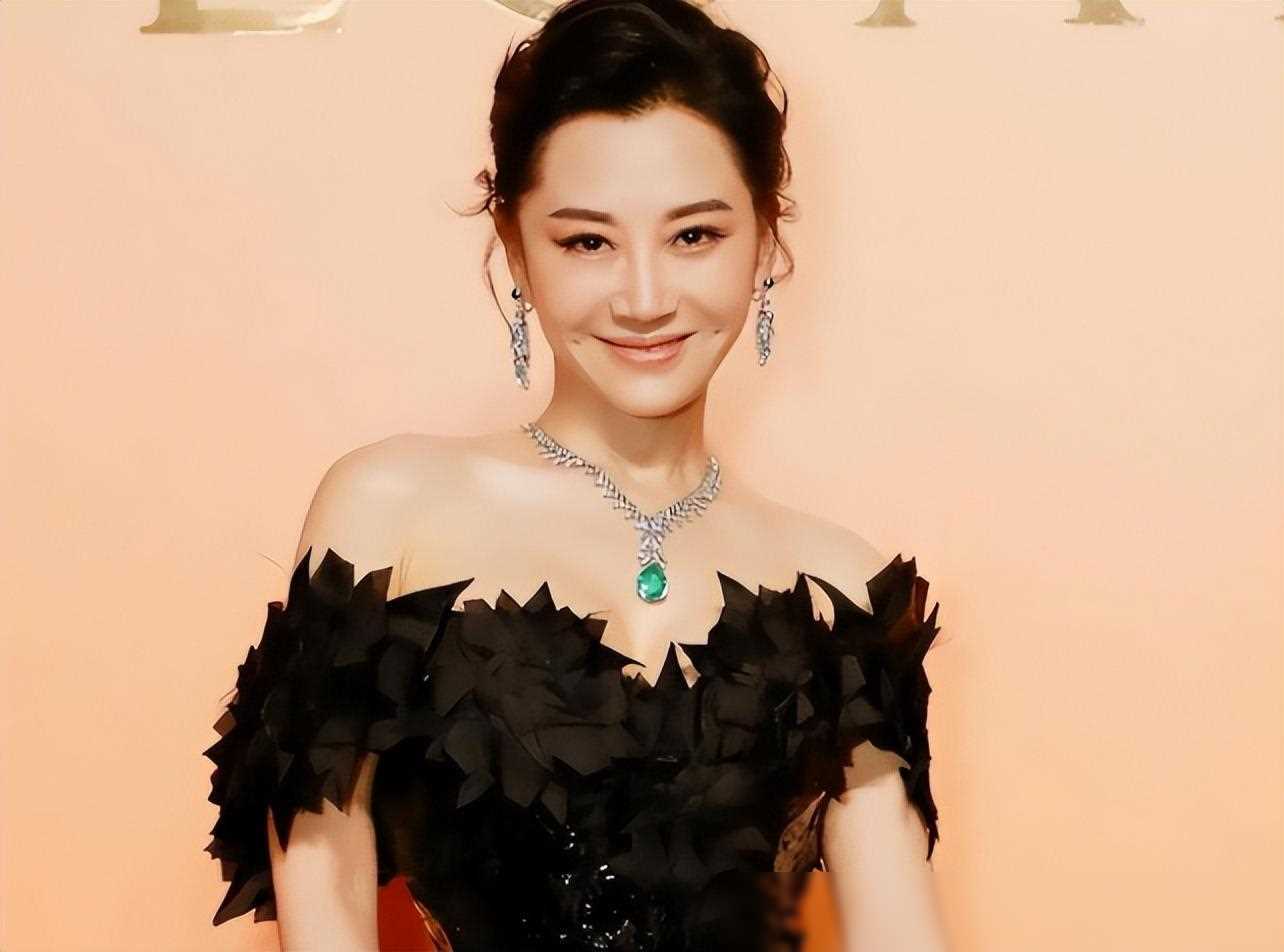 京圈公主一生撩汉无数54岁仍独身她的现状如何