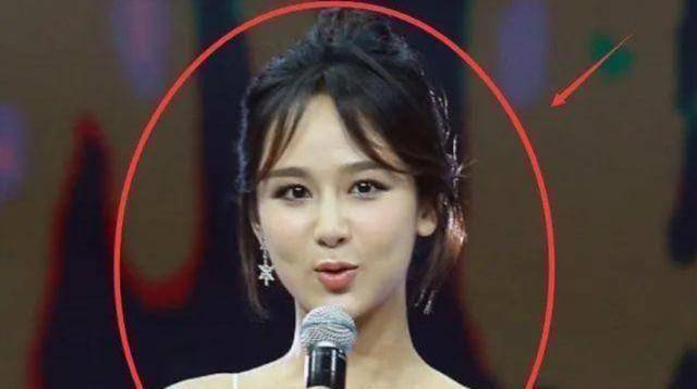 据官方数据显示,杨紫体重102斤,而赵丽颖却仅仅只有86斤.