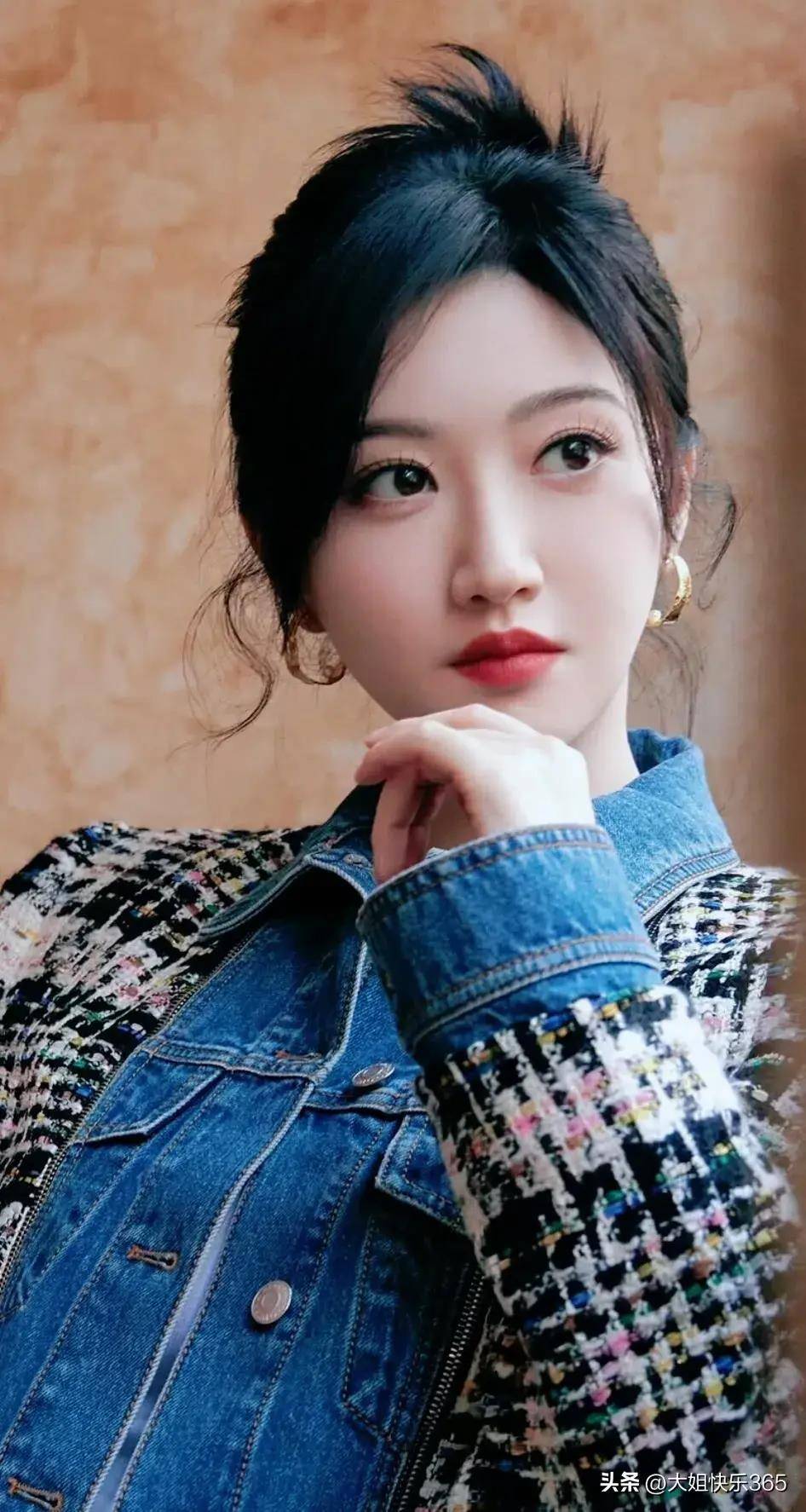 景甜的美貌是一种独特的具有令人难以抗拒的魅力