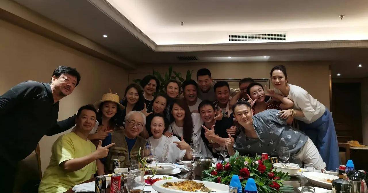 海清黄磊等明星齐聚一堂为恩师庆生欢乐多