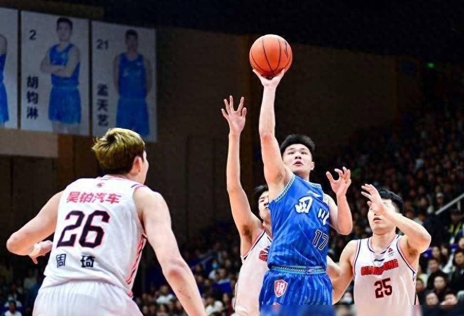 广东队"伤亡五大"打爆四川男篮……_比赛_球员_进攻