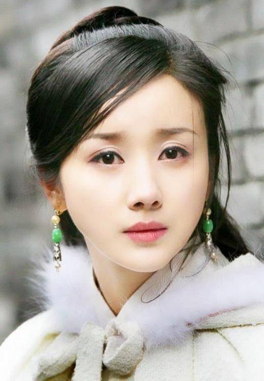 自从孙菲菲结婚以后,就息影了,在家过上富太太的生活,开始相夫教子了.