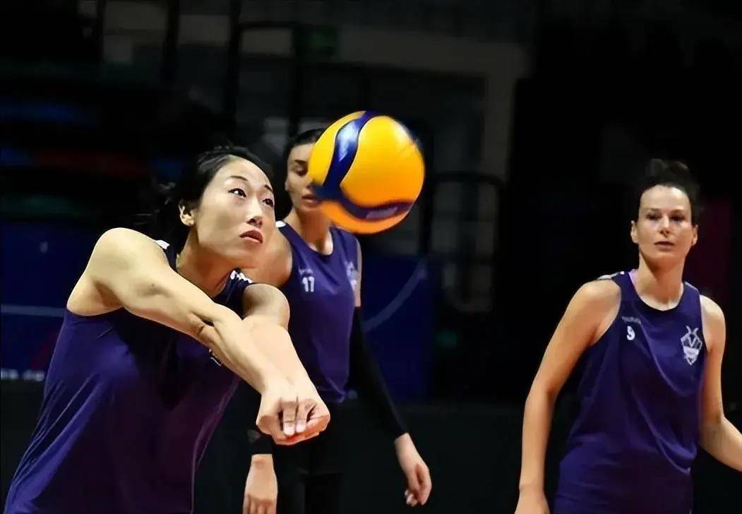 冠军那次,她也基本上不承担一传,是王云蕗和接应王琦各承担六轮一传