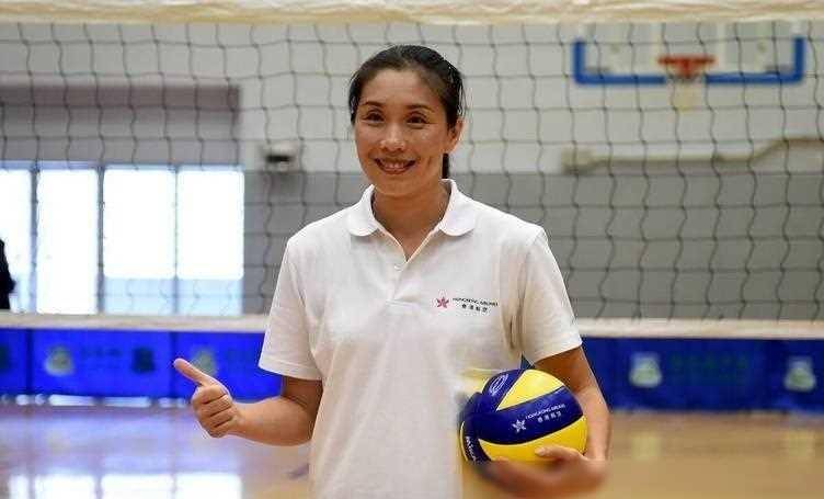 原创前体育队长杨希近况年过半百面容显老与公务员男子定居香港