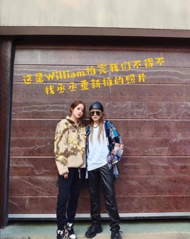 原创陈伟霆主动给周扬青欧阳娜娜拍照却被嫌技术差束手无措找范丞丞