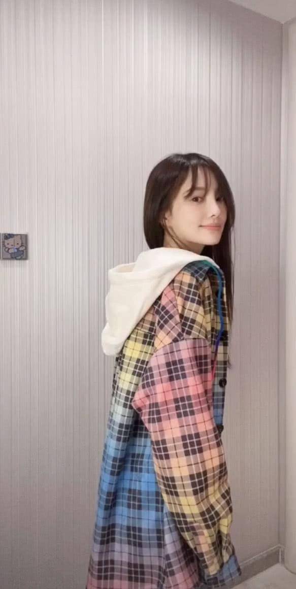 原创李小璐发动感视频马甲线亮了与粉丝互动分享瘦身经验