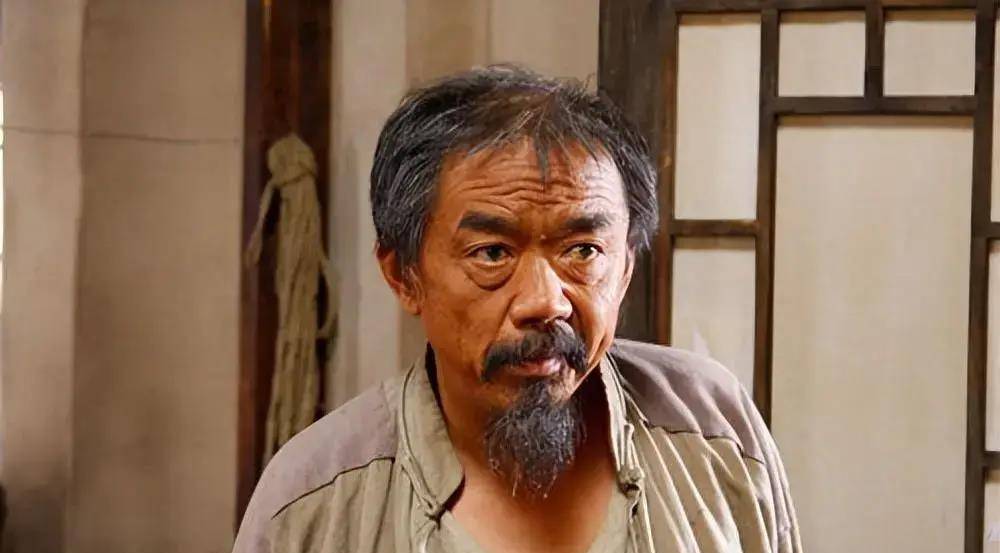 尚铁龙:娶了圈外妻子,婚后生一子,在家老婆说了算