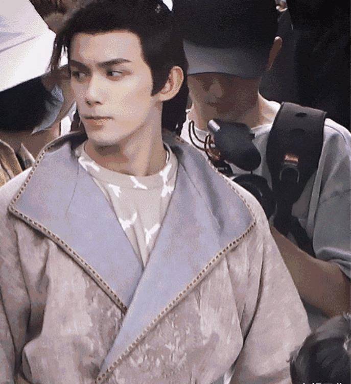 原创吴磊长歌行路透身穿古装回眸很飒气与小时候有明显对比